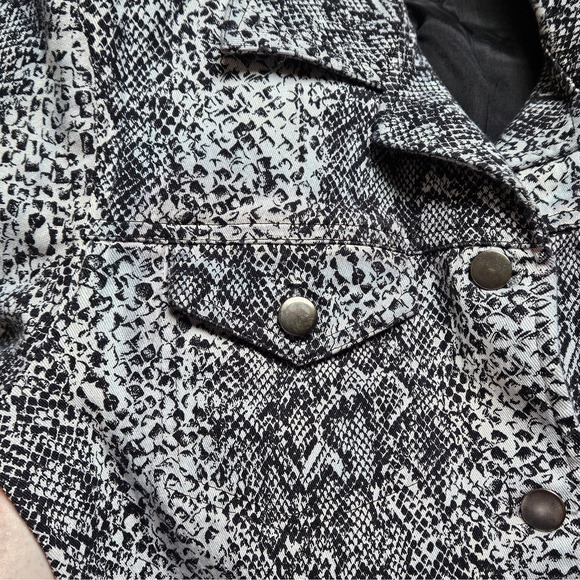 Vintage 90s Blue Tint Equestrian Designs Snake Print Button Up Jacket Size Small - Picture 4 of 9